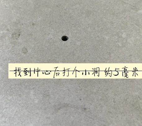 海西瓷砖空鼓维修公司专业解答在瓷砖铺贴过程中，如果砂料搅拌不均匀，将会带来以下问题